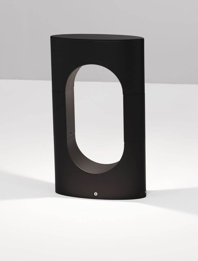 Portal LED Außensockelleuchte 3000K Schwarz IP54 auf einem weißen Tisch