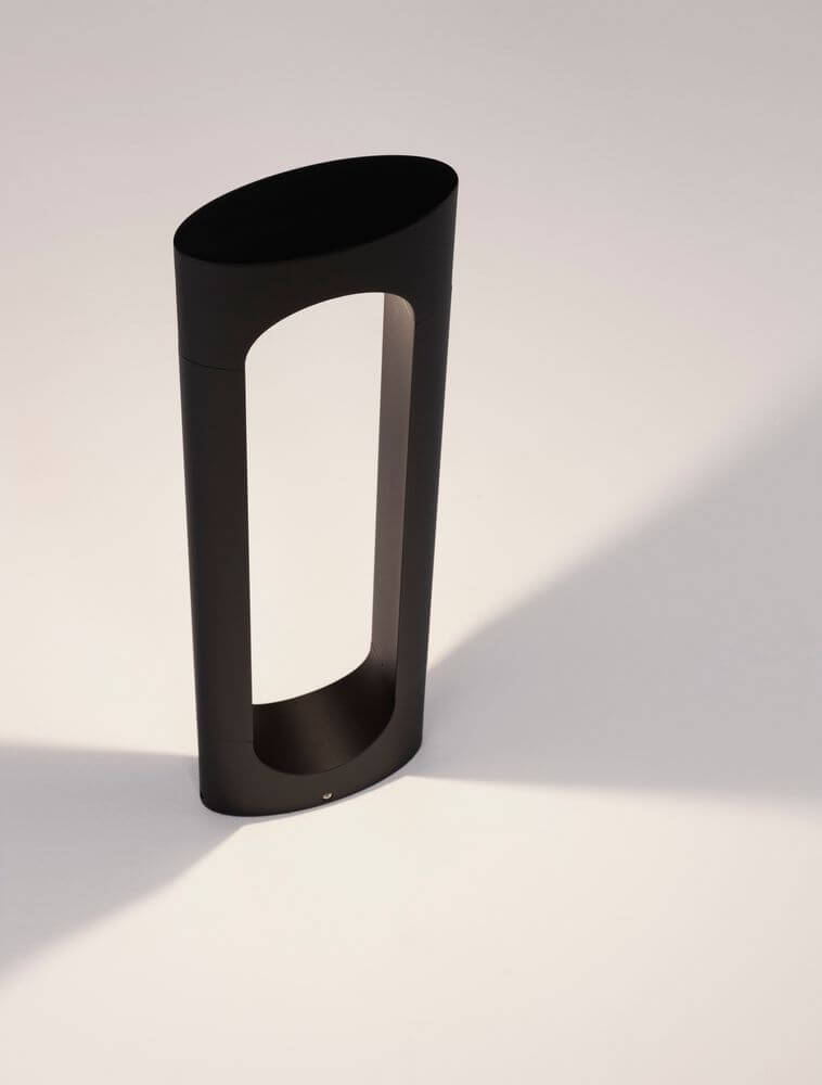 Portal LED Außenwegeleuchte 3000K Schwarz IP54 in modernem Design mit elegantem Schattenwurf auf Boden.