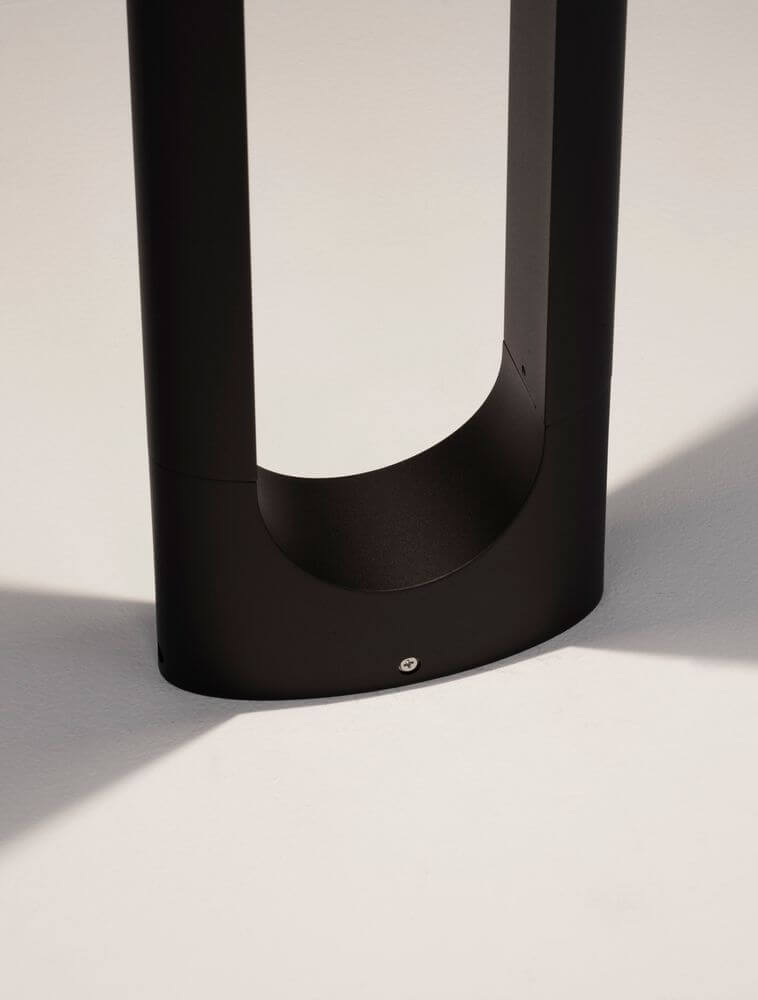 Portal LED Außenwegeleuchte 3000K Schwarz IP54 - eleganter schwarzer Aluminiumrahmen mit strukturiertem Design.
