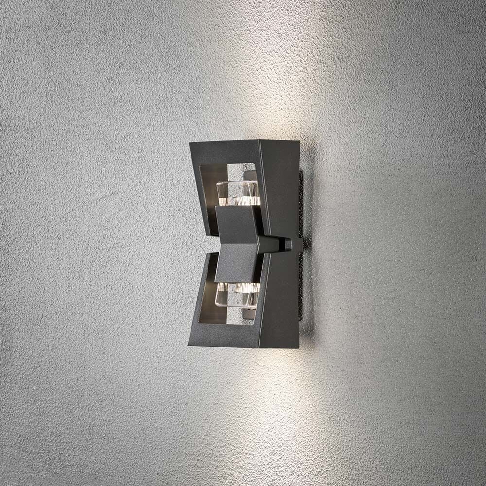 Potenza Außenwandleuchte Anthrazit, klares Acrylglas an einer Wand installiert, modernes Design mit klaren Lichtern.