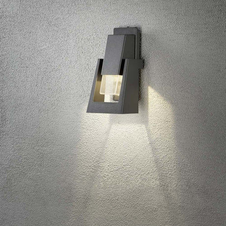 Potenza LED utendørs vegglampe IP54 på en vegg, med High-Power LED-belysning, moderne design.
