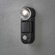 Prato Batterie LED Außen-Wandlampe mit Bewegungsmelder Schwarz an einer Wand montiert.