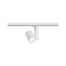 ProRail3 LED spot sur rail Zeuz 15° blanc dimmable monté sur un système de rail, idéal pour un éclairage ciblé.