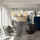 Big Design-Hängeleuchte 65 über stilvollen Sesseln in modernem Interieur mit zeitgemäßem Ambiente.