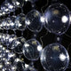 Bubbles Design Hängeleuchte 190 aus kugelförmigen Modulen, die ein leuchtendes Netz bilden.