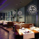 Starlette Design-Pendelleuchte 50cm in modernem Restaurant mit eleganter Beleuchtung