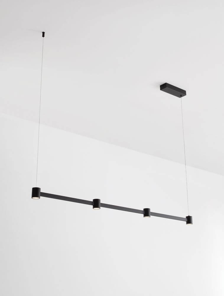 Puize LED Pendelleuchte 4-flammig 3000K Schwarz in modernem Design mit schwarzem Aluminium.