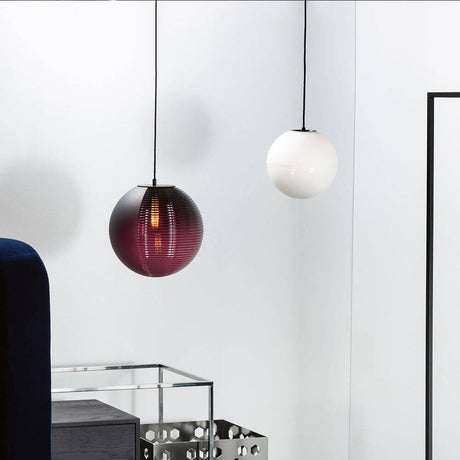 Pulpo LED Hängelampe Stellar Mini Ø 18cm in schwarz und weiß, modern und elegant im Interior Design.
