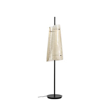 Pulpo LED Stehlampe Bent Two Glass mit schickem Glasdesign auf schwarzem Rahmen.