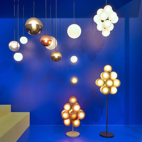 Pulpo LED Tischlampe Stellar Grape Small 13-flammig in elegantem Design mit mehreren Glas- und Metallkugeln.