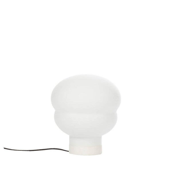 Pulpo LED Tischlampe Kumo Small Ø 2cm in elegantem, schlichtem Design mit sanftem Licht.