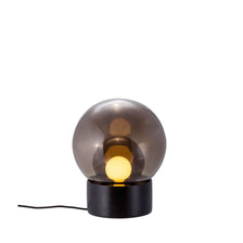 Pulpo LED tafellamp Boule Small Ø 29cm met matzwarte voet en mondgeblazen bolvormig glas.