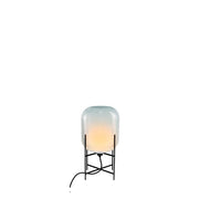 Pulpo LED pöytävalaisin Oda Small Ø 24 cm H 45 cm suupuhalletulla lasilla ja hoikalla jalustalla teollisessa designissa.