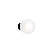 Pulp LED Stellar Wall One væglampe Ø 18cm i elegant design med mat glas og sort holder.