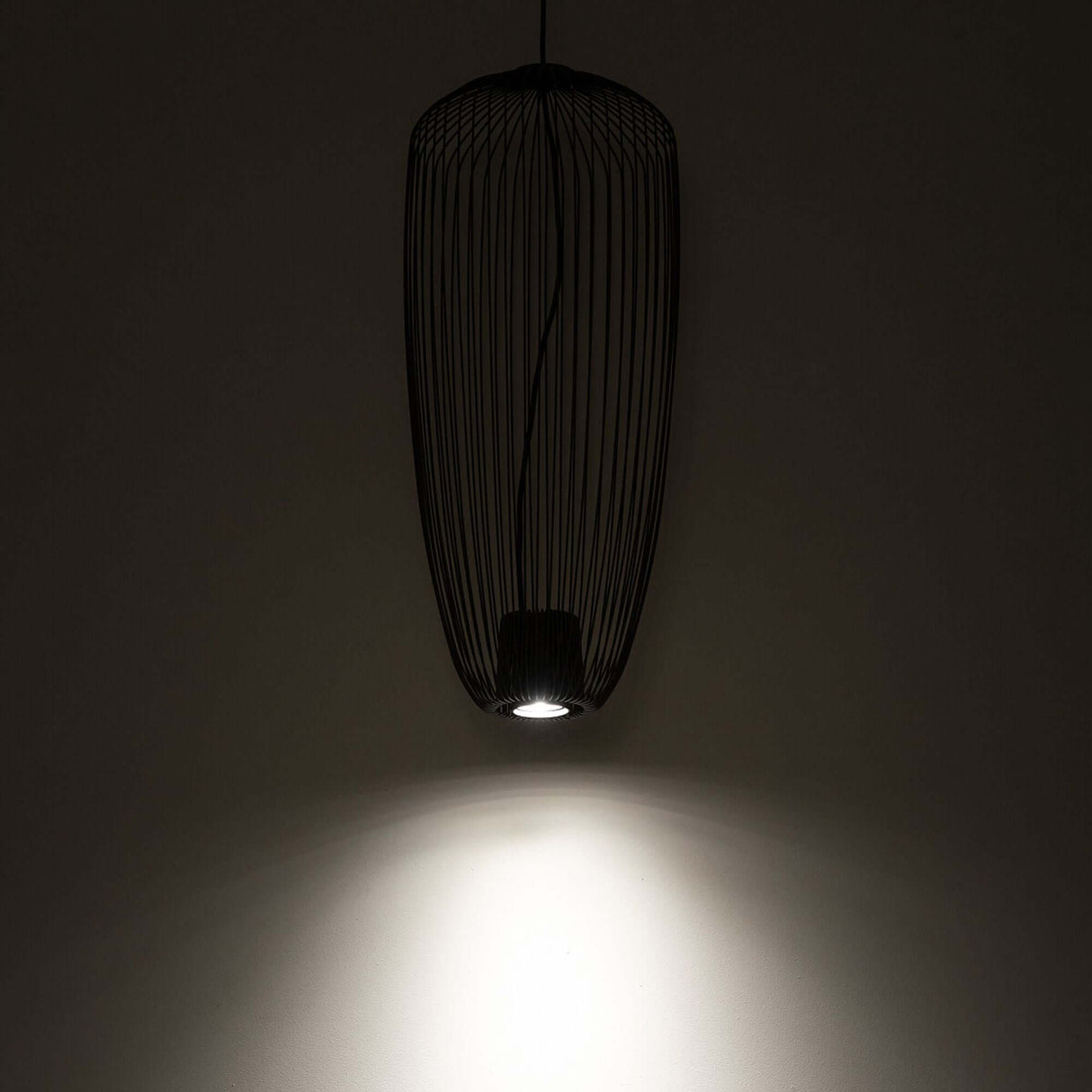 Pumpkin S Hängeleuchte Ø 27cm H 65cm in modernem Design, elegant und stilvoll, sorgt für angenehmes Licht.