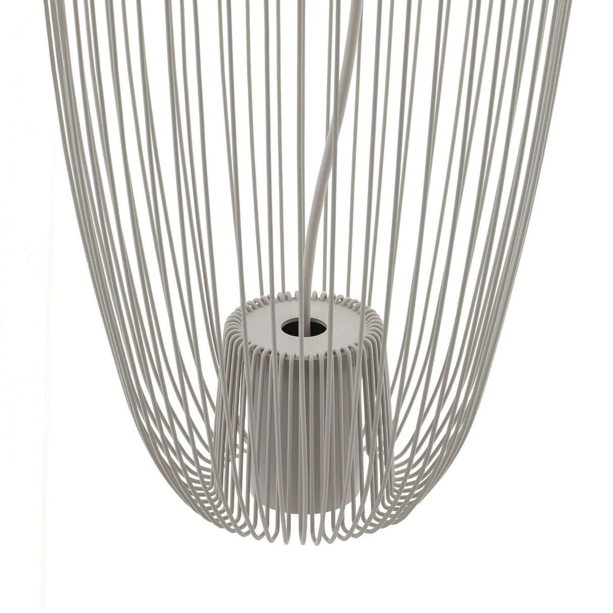 Detailansicht der Pumpkin S Hängeleuchte Ø 27cm H 65cm mit modernem, drahtigem Design.