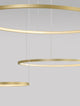 Purple LED Pendelleuchte 3-flammig Ø 130cm 3000K mit modernem Ring-Design und stilvollem Gold-Finish.