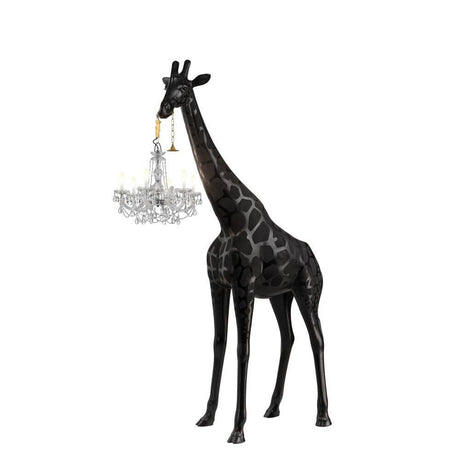 Giraffe in Love M Outdoor Stehleuchte 265cm mit klassischem Kronleuchter im Marie-Thérèse-Stil.