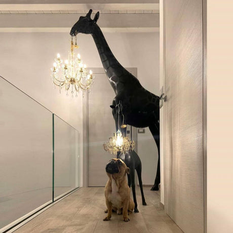 Giraffe in Love floor lamp 400 cm life-size with dogs in a modern interior.