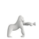 Kong XS Tischlampe Gorilla in Weiß, skulpturales Design mit verstellbarem Arm für verschiedene Lichtwinkel.