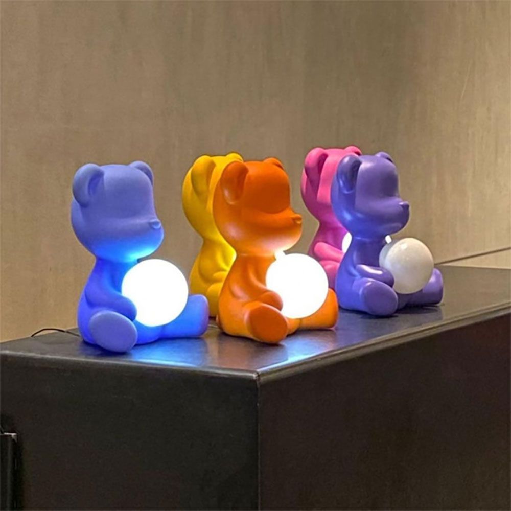 Teddy Girl Akku Tischleuchte in bunten Farben mit leuchtenden Kugeln, gestaltet von Stefano Giovannoni.