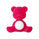 Teddy Girl Tischleuchte in Form eines Teddybären mit leuchtender Kugel in der Mitte, weich und rosa.