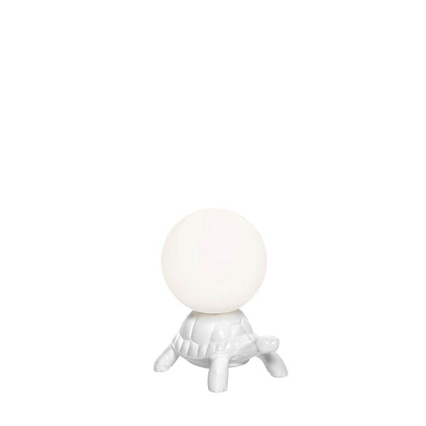 Turtle Carry XS LED Akku Tischleuchte, weiße Schildkröten-Tischleuchte mit Kugellampe von qeeboo