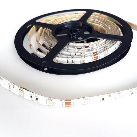 RGB-LED Strip SmartMesh300cm IP55 auf einer Rolle, bereit für kreative Beleuchtungslösungen.