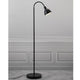 Ray Stehleuchte 155cm Schwarz mit drehbarem Kopf in elegantem Design aus schwarz lackiertem Metall.
