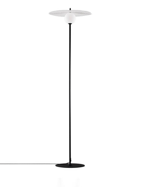 Reflet gulvlampe sort, hvid med moderne design og blændfri belysning.
