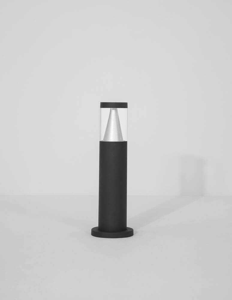 Rock LED Außenpollerleuchte 3000K Schwarz IP65 im eleganten Design aus Aluminium und Glas.
