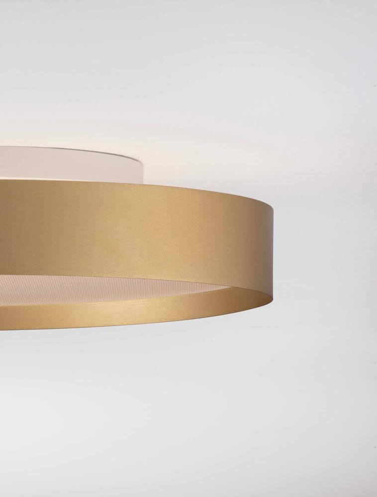 Roi Deckenleuchte Ø 40cm in elegantem Gold, dimmbar mit TRIAC-Funktion und DIP-Switch für Farbwechsel.