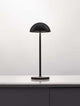 Rose LED Außentischleuchte 3000K IP54 in mattem Schwarz auf einem Tisch, minimalistisches Design.