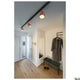 1-Phasen Para Cone 14 QPAR51 Kupfer, Weiß in modernem Flur mit Spiegelschrank und Garderobe.