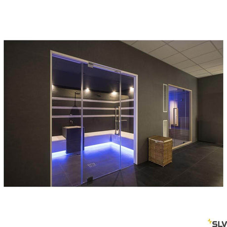 Moderne sauna med glasbruser og LED- Belysning