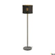 Adegan Manila Outdoor Stehlampe IP44 Rattan mit schwarzem Lampenschirm und Betonfuß für den Außenbereich.