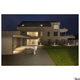 Akalo 83 Einbau-Deckenleuchte Weiß 3000/4000/5700K beleuchtet modernes Wohnhaus bei Nacht.