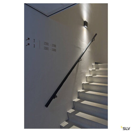 Big Quad Up&Down Außen Wandleuchte IP54: moderne LED Außenleuchte mit Up/Down-Licht an Treppenwand