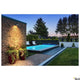 Eskina Frame Outdoor LED Wandaufbauleuchte Double Anthrazit CCT in stilvollem Außenbereich mit Pool und Beleuchtung.