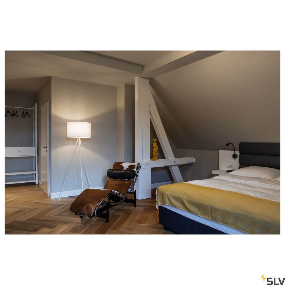 Fenda Standleuchtenfuß Dreibein E27 Weiß (ohne Schirm) im Schlafzimmer mit modernem Design.