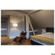Fenda Standleuchtenfuß Dreibein E27 Weiß (ohne Schirm) im Schlafzimmer mit modernem Design.