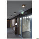 Moderne Fera 25 CL LED Deckenaufbaulampe in einem stilvollen Innenraum mit Holzverkleidung.