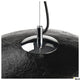 Forchini L 70 E27 Pendellampe Schwarz, Gold Detailaufnahme der Pendelleuchte mit schwarzem Schirm und verchromtem Aufhängungselement.