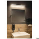 Glenos LED Spiegelleuchte CCT an einem Badezimmer Spiegel, blendfreie Ausleuchtung in eleganter, schmaler Form.