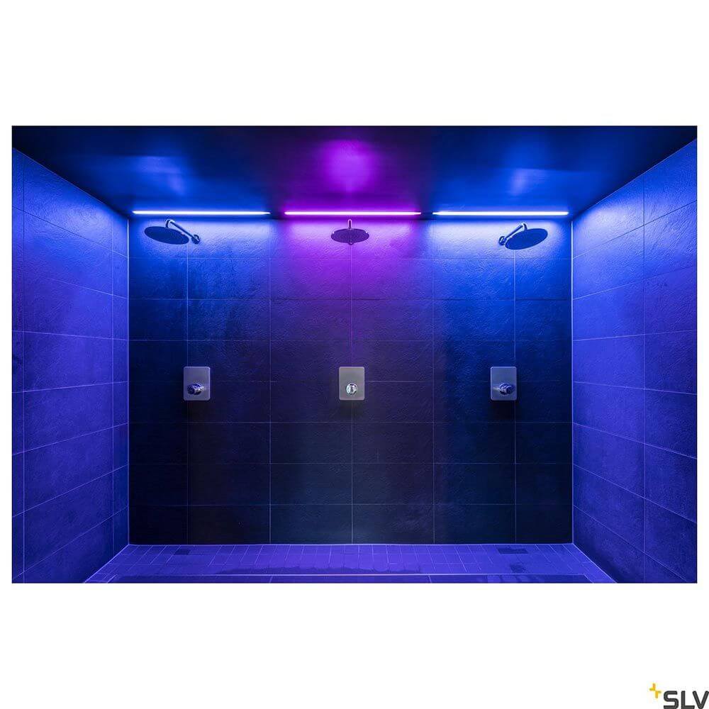 Grazia Pro Flexstrip 24V RGBW mit hoher Lichtqualität und energieeffizientem Design in modernem Duschbereich