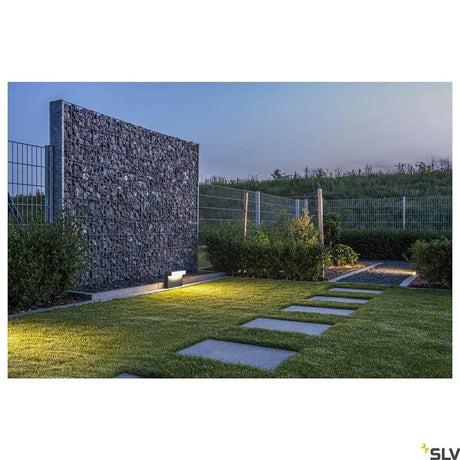 L-Line LED borne lumineuse d’extérieur IP65 CCT éclaire le chemin du jardin avec un design moderne et des lignes épurées.
