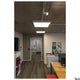 LED Panel 620 Deckenleuchte Weiß 3000K in modernem Büro mit hellem Licht und zeitgemäßem Design.