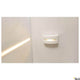 LED Wand- & Deckenaufbauleuchte Out-Beam Frame IP55 an einer Wand montiert, mit sanftem Lichtstrahl.