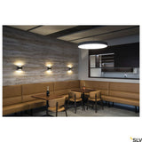 Moderne Einrichtung mit Medo 90 Dali LED Deckenlampe in einem stilvollen Restaurant, gemütliche Atmosphäre.