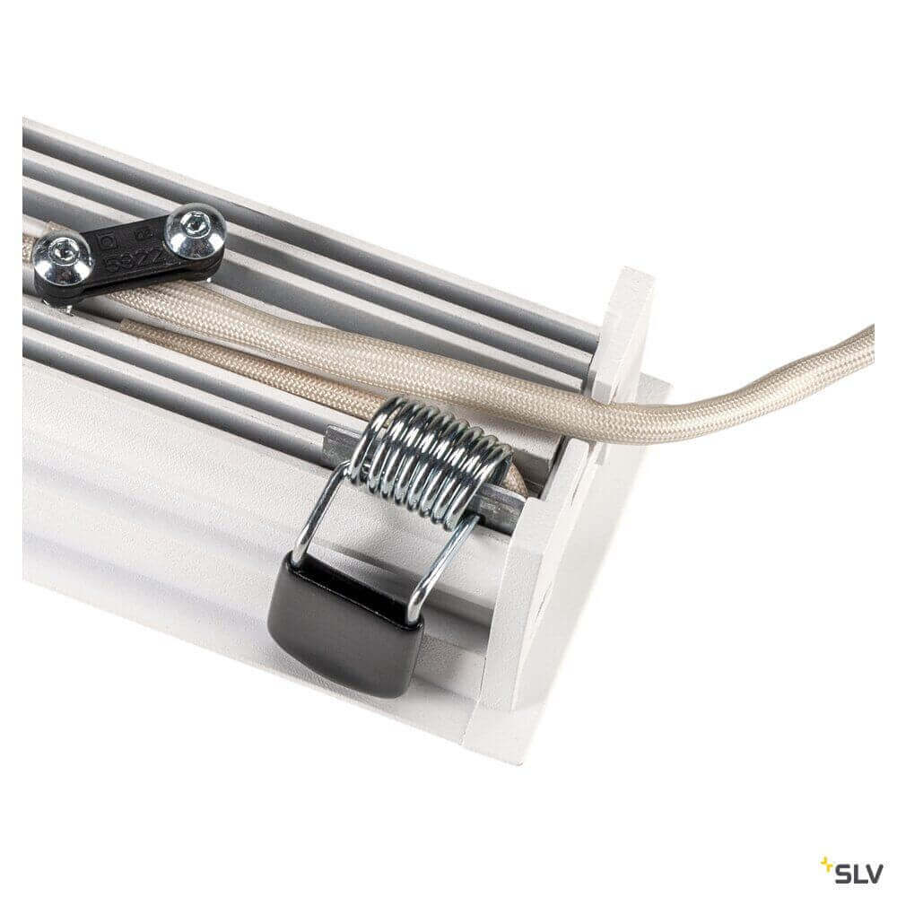 Detailansicht von SLV Lichtsystem, mit Klemmen und Kabel, geeignet für LED-Beleuchtung.